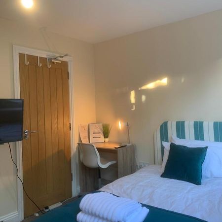 Cosy Room With Private Entrance & Ensuite Reading Luaran gambar