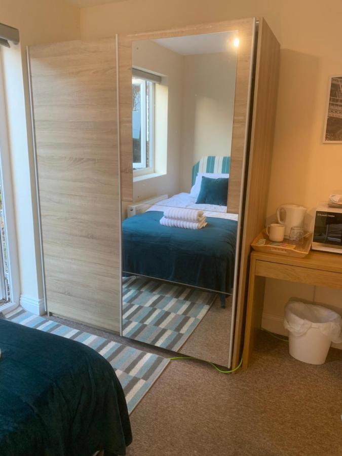 Cosy Room With Private Entrance & Ensuite Reading Luaran gambar