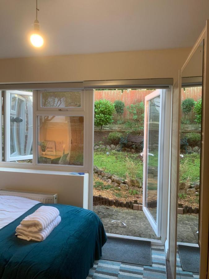 Cosy Room With Private Entrance & Ensuite Reading Luaran gambar
